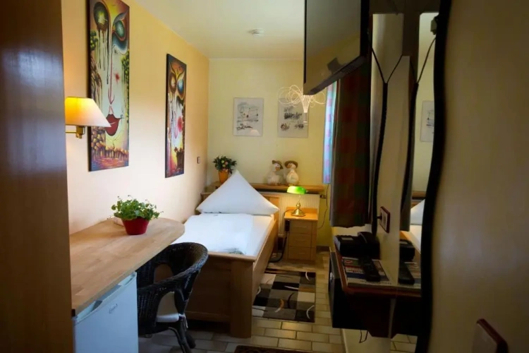 Standard Single Basement room