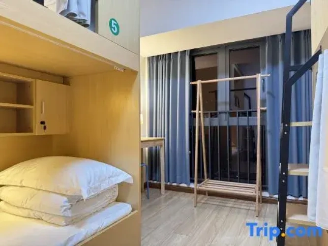 Bed in Dorm (male dorm) with city view