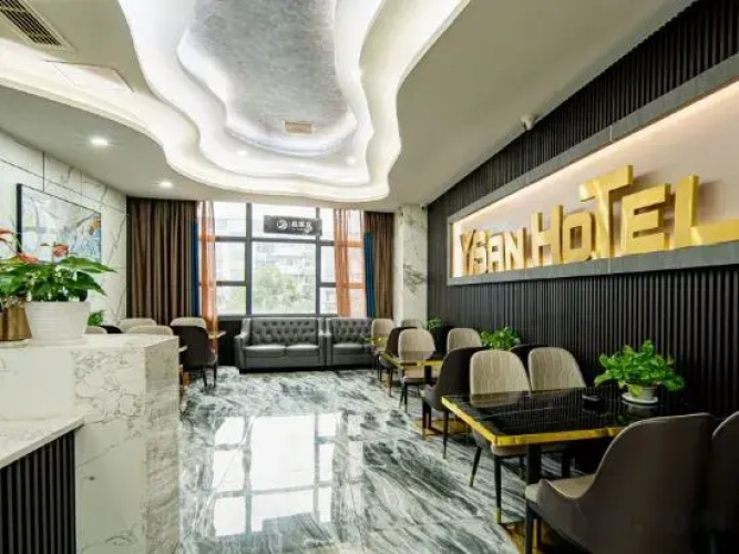 One three Grand Hotel