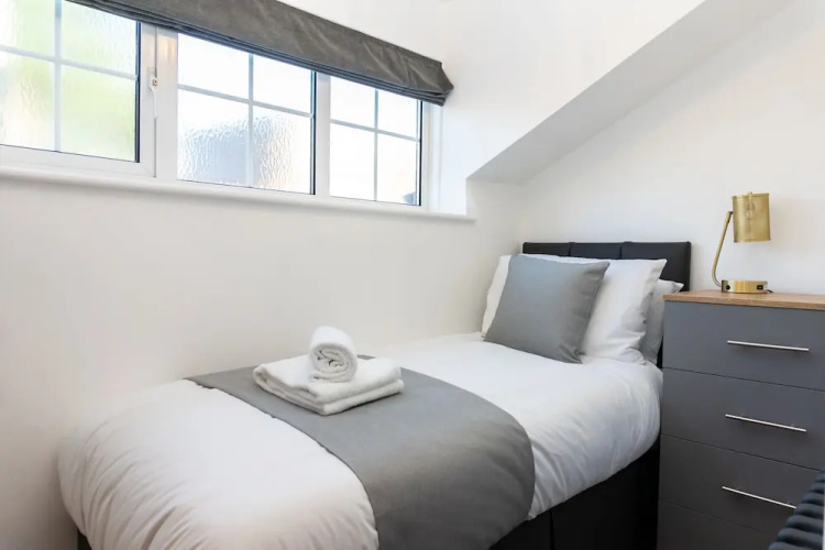 Stunning 4 Bed Sleeps 8 Cottage Parking
