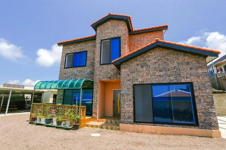 Jeju Badangnoeul Pension(제주 바당노을펜션)
