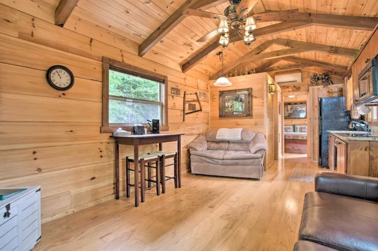 Hike & Snow Play! Mill Spring Cabin Near Winery