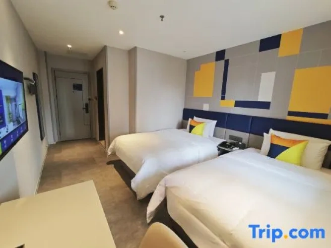 Standard Double room with street view