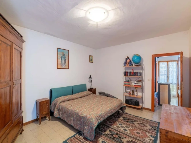 5 Bedrooms Classic Apartment