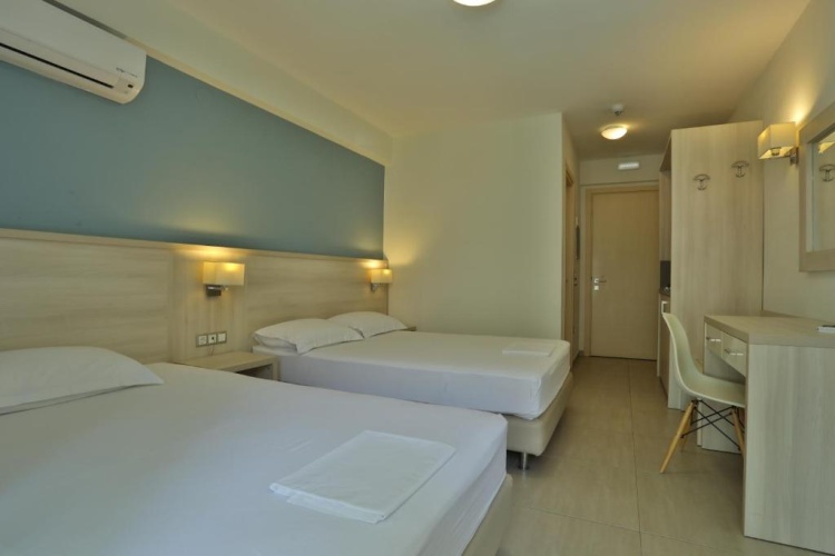 Standard Twin room with city view