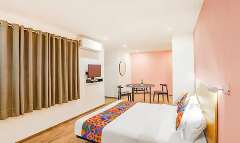 FabHotel Noida Grand