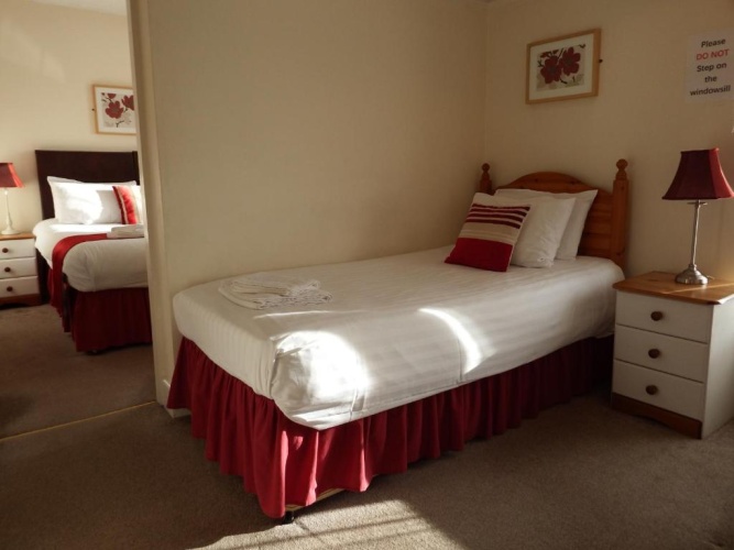 Standard Triple room