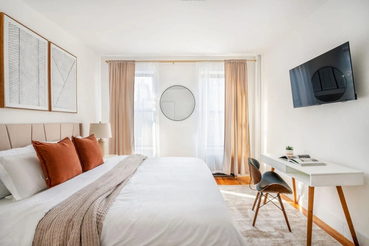 444-4e Contemporary 2BR in Hell s Kitchen
