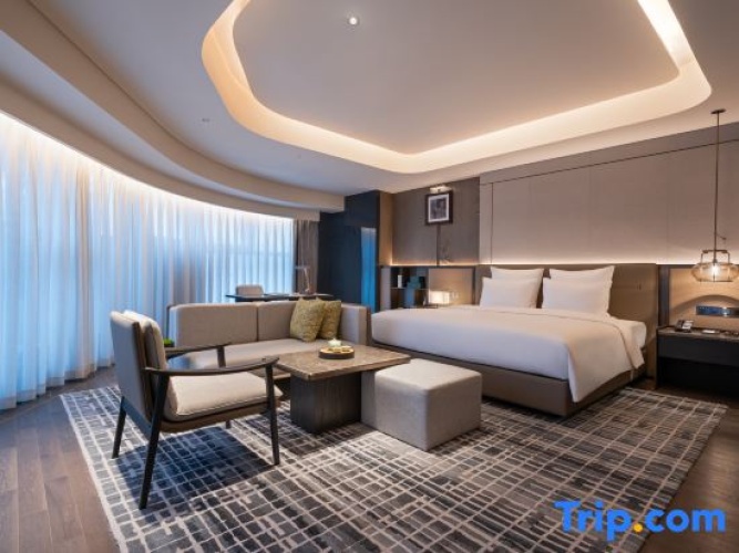 Superior Double room with city view