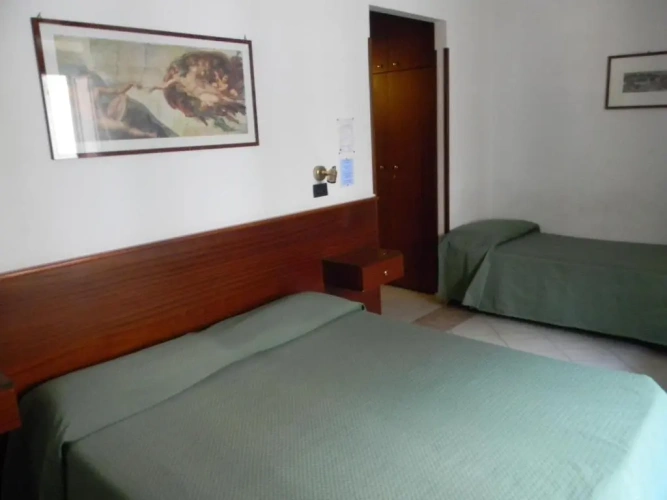 Standard Triple room