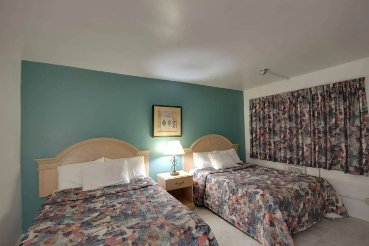 6267 Persepolis Inn