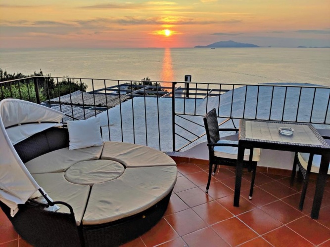 1 Bedroom Deluxe Triple room with balcony and with ocean view