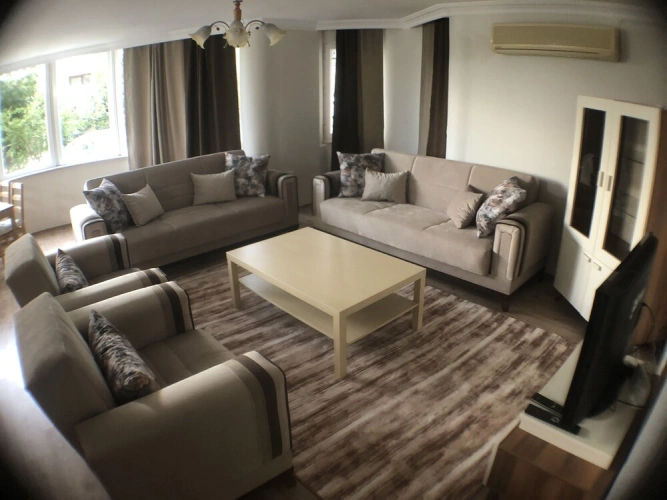 4 Bedrooms Apartment