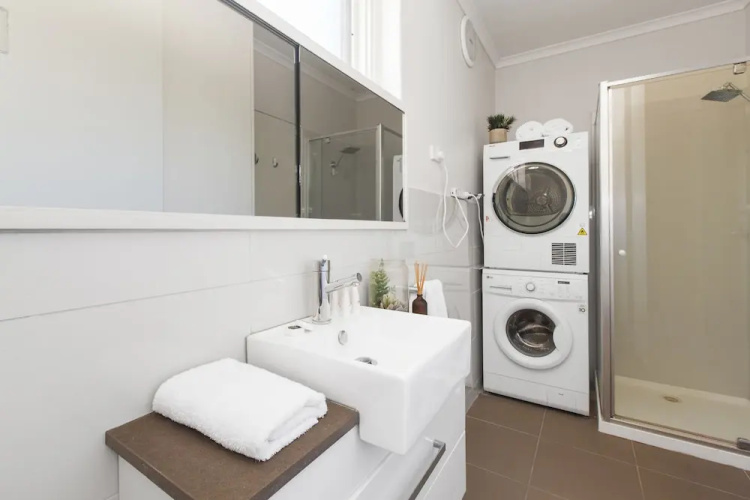 Elle Apartments by Ready Set Host