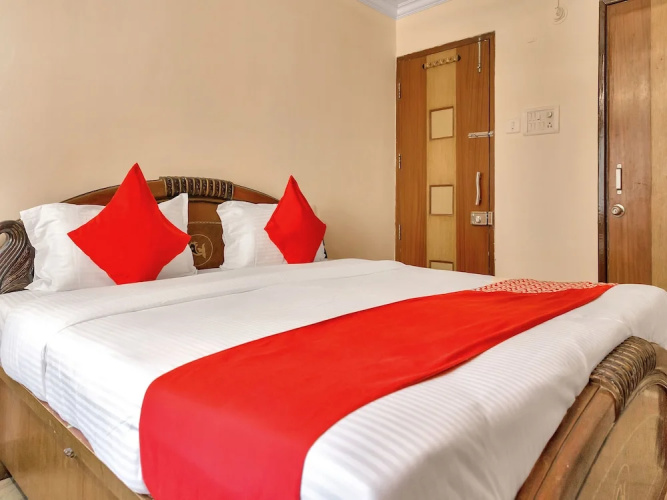 OYO 12301 RG Suites