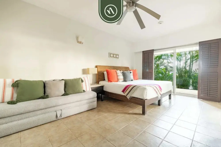3BR Condo in the Krystal Grand Hotel - Beach