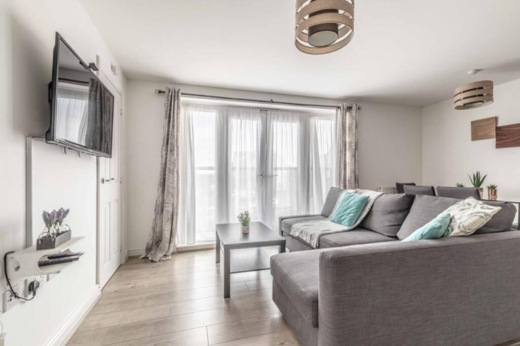 2 Bedrooms Apartment