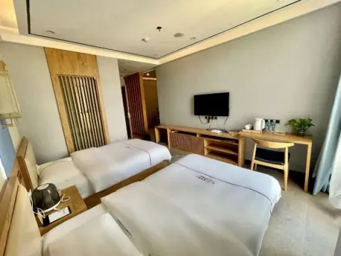 92·Nato Wisdom & Regimen Hotel