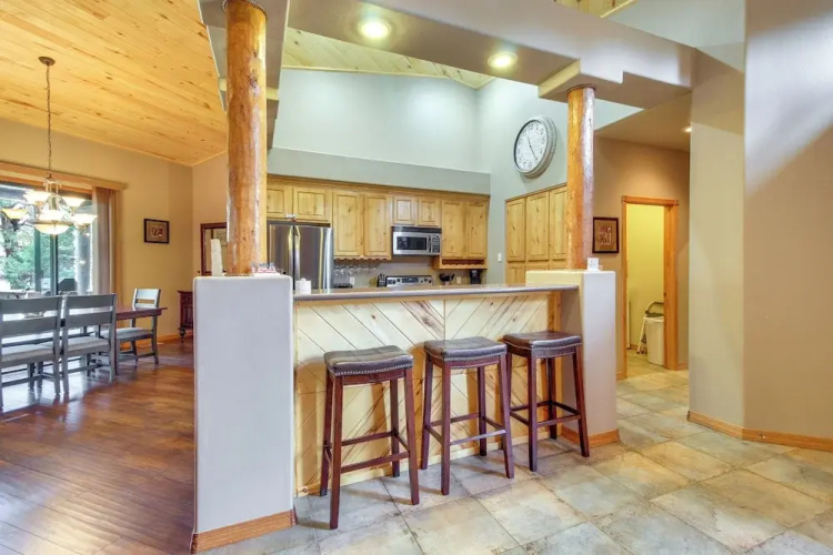 Spacious Torreon Cabin w/ Deck & Gas Grill!