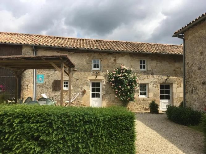 2 Bedrooms Cottage