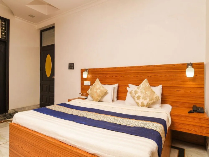 OYO 15407 Home Feeling Accomodation