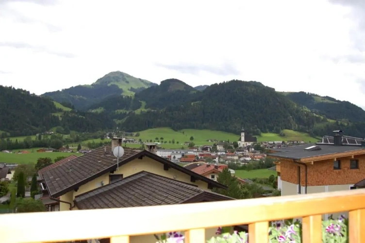 2 Bedrooms Apartment with balcony and with mountain view