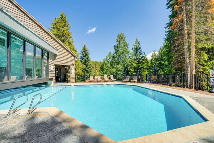 Chic Winter Park Studio w/ Community Hot Tub