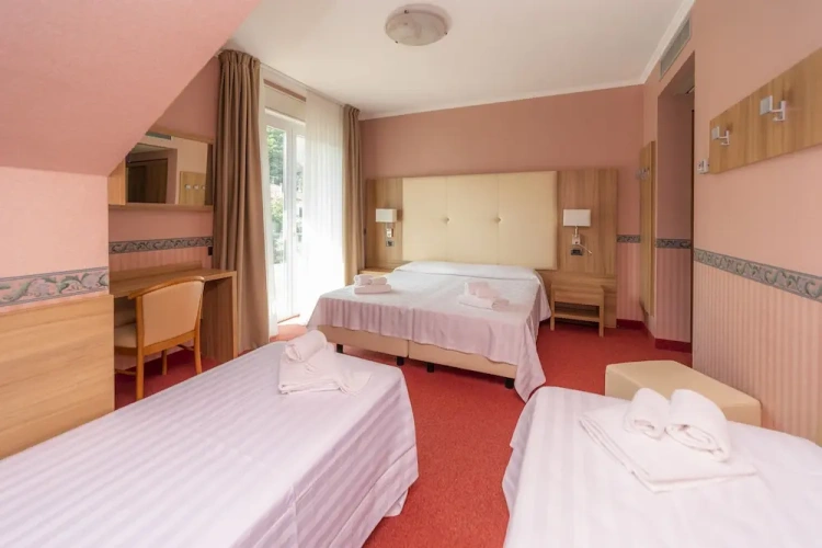 Comfort Quadruple room with balcony