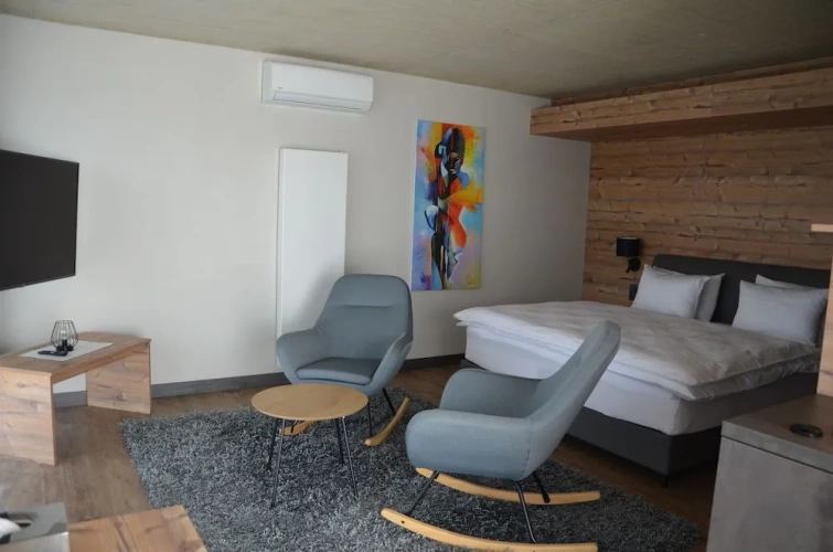 1 Bedroom Apartment with lake view