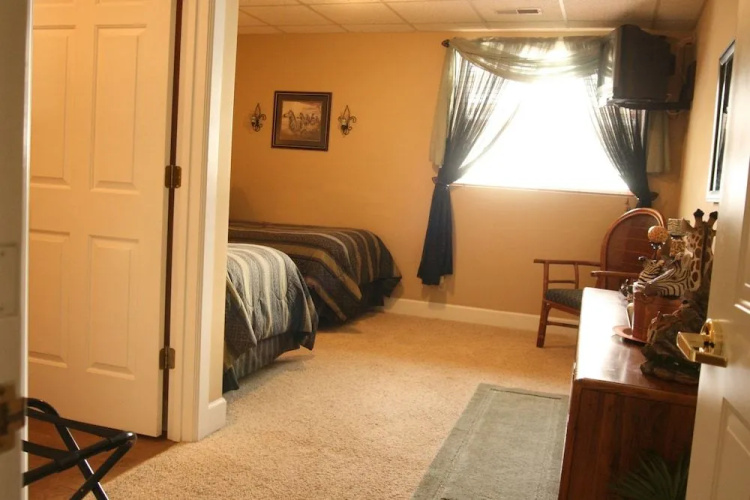 Monroe Street Suites