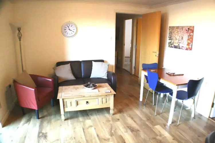 2 Bedroom Flat Near Holyrood Park Sleeps 4