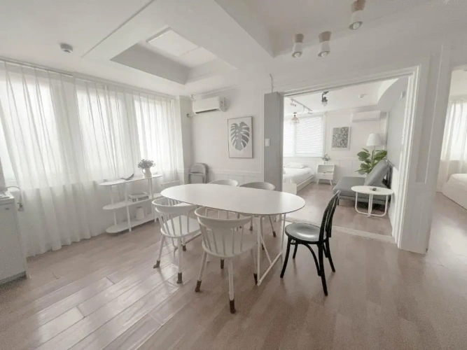 3 Bedrooms Apartment
