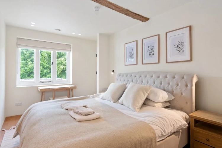 5 Bedrooms Cottage