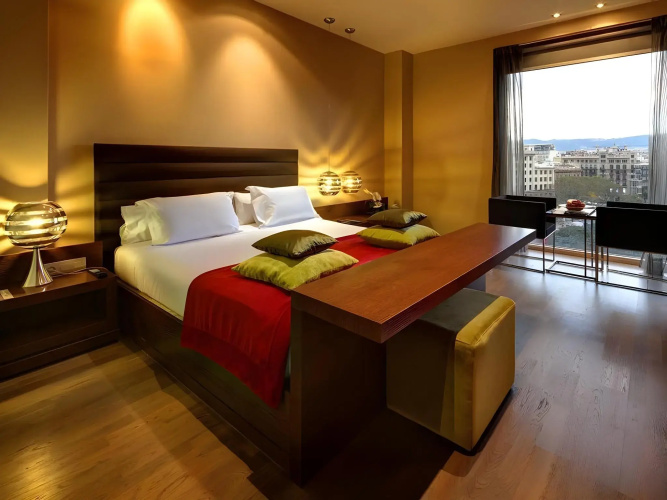 Olivia Plaza Hotel
