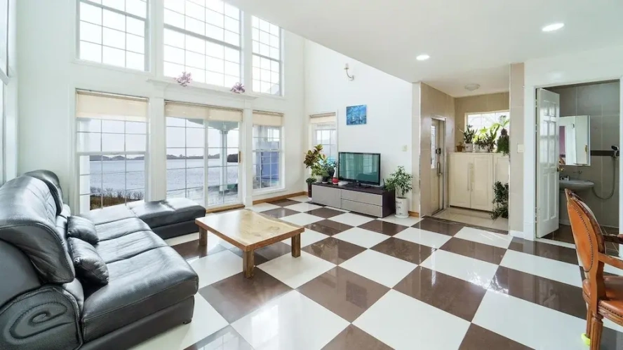 3 Bedrooms Cottage with balcony