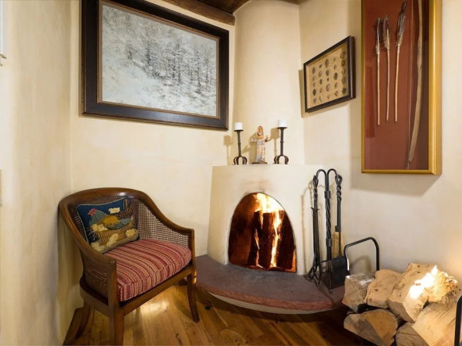 El Caminito - Magnificent East Side Home, Flooded With Light