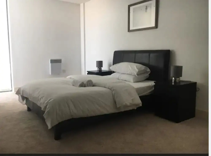 Spacious bright apartment w parking