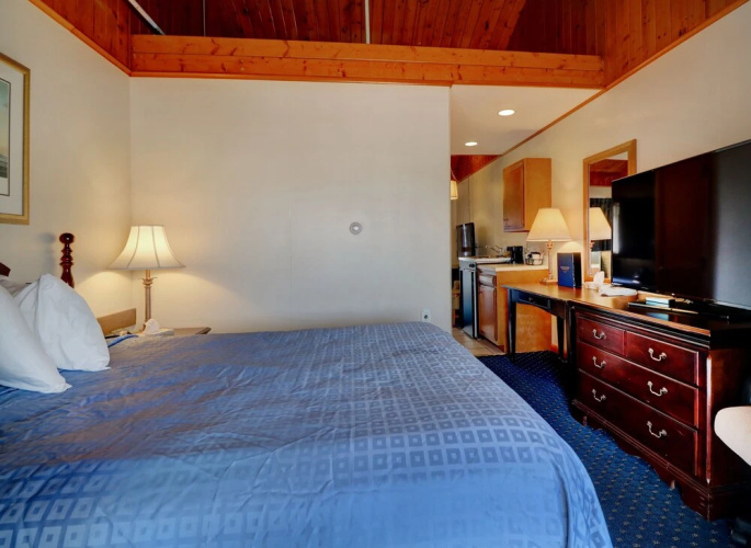 Waves Oceanfront Resort