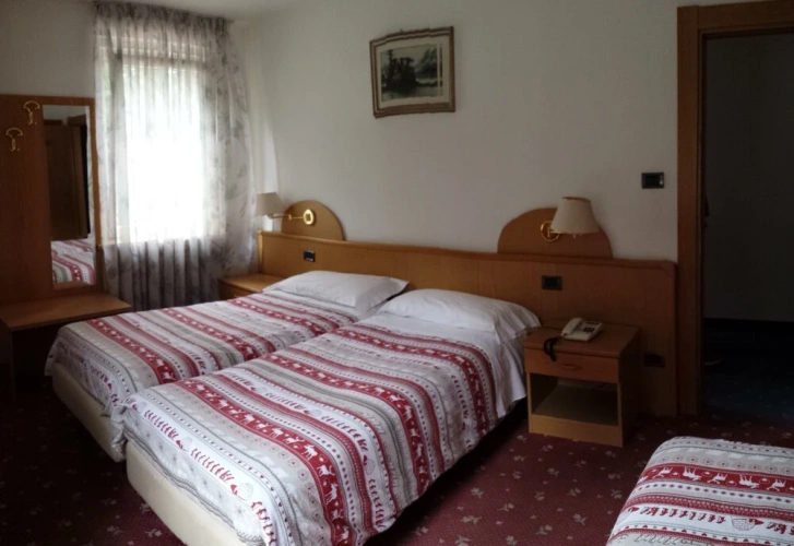 Standard Triple room