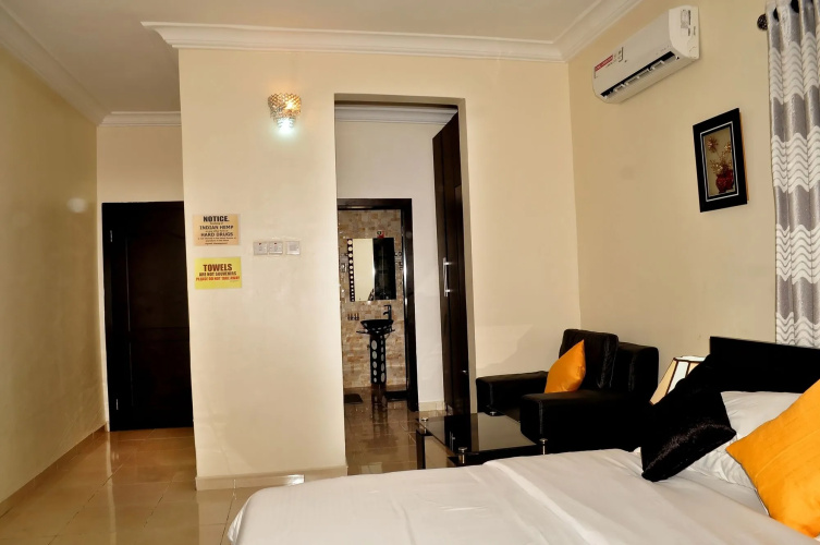 J. Gibson Hotel