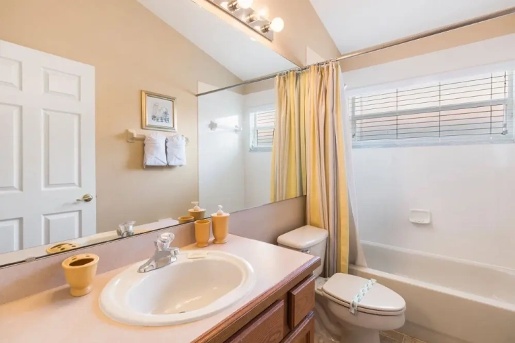 5 Bedrooms Cottage
