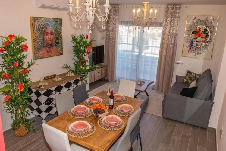 2 Bedrooms Apartment