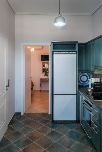 Basement Apartment with sea view