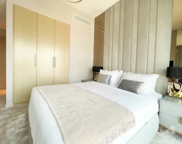 4 Bedrooms Apartment