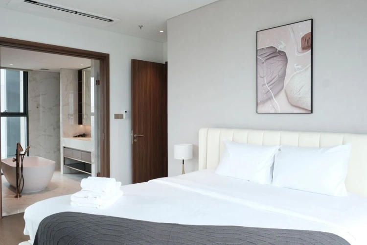 3 Bedrooms Family Apartment with balcony and with park view
