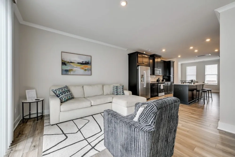 3 Bedrooms Apartment