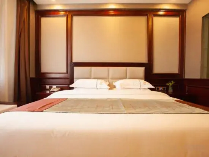 Aksu Nguyen Hotel