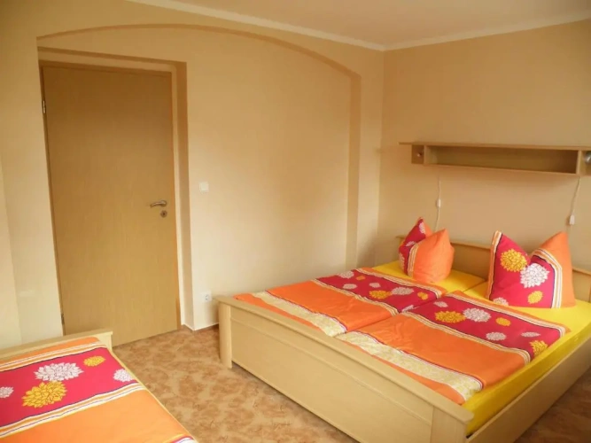 Standard Triple room