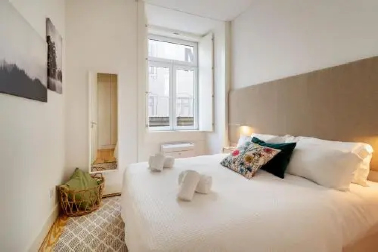 Baixa Cozy I by Lisbonne Collection