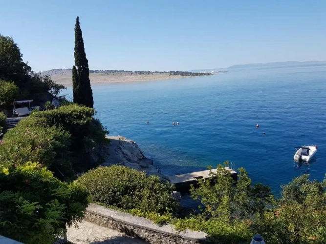 1 Bedroom Apartment with sea view